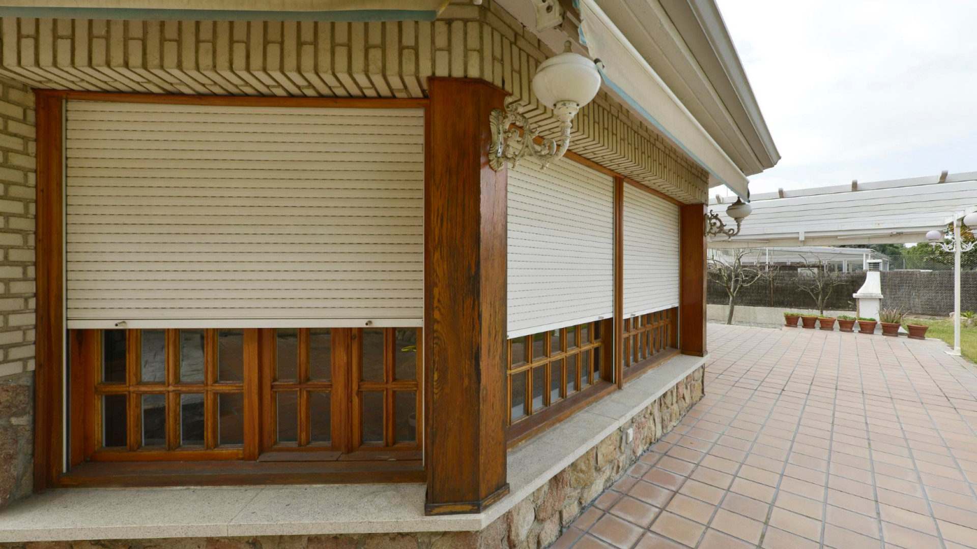 Orange : optez pour le dépannage rapide de volets et store avec un professionnel certifié